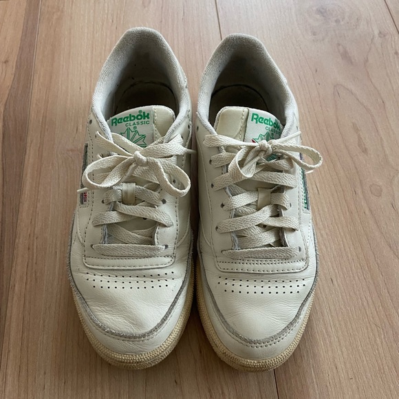 Reebok women’s Club C vintage sneakers in chalk/green - Picture 2 of 7